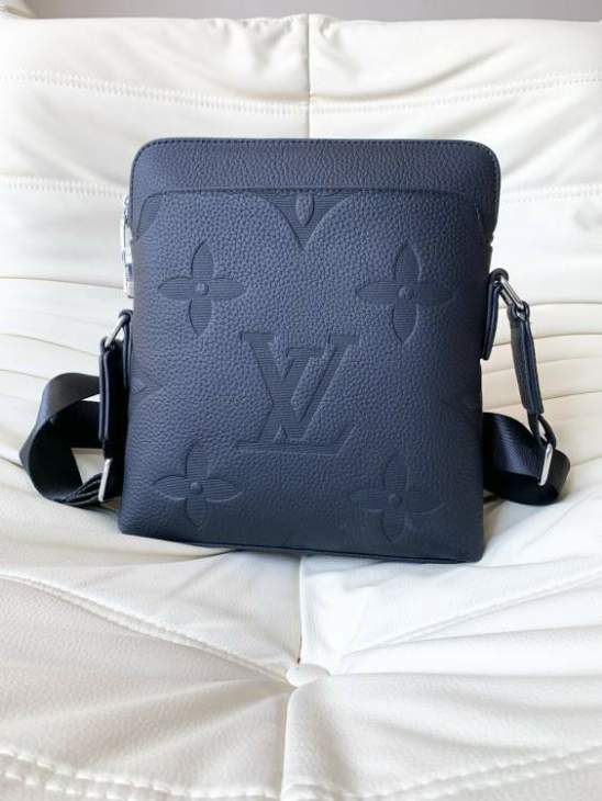 Picture of Louis Vuitton Mens Bags _SKUfw146929596fw